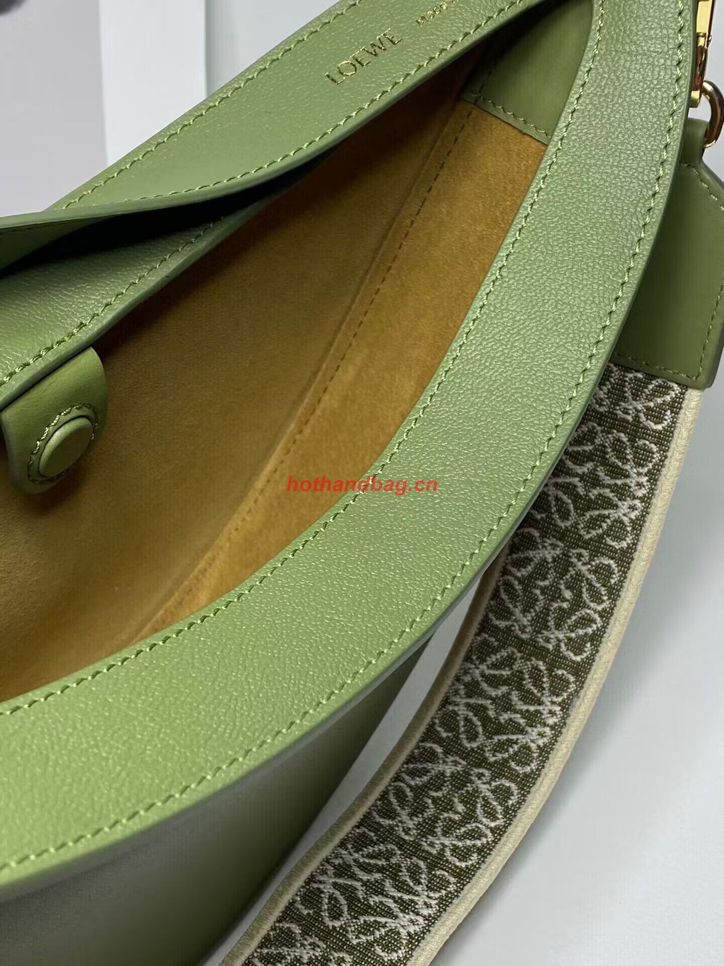 Loewe Original Leather Shoulder Handbag 3073 Green Loewe Original Leather Shoulder Handbag 3073 Green