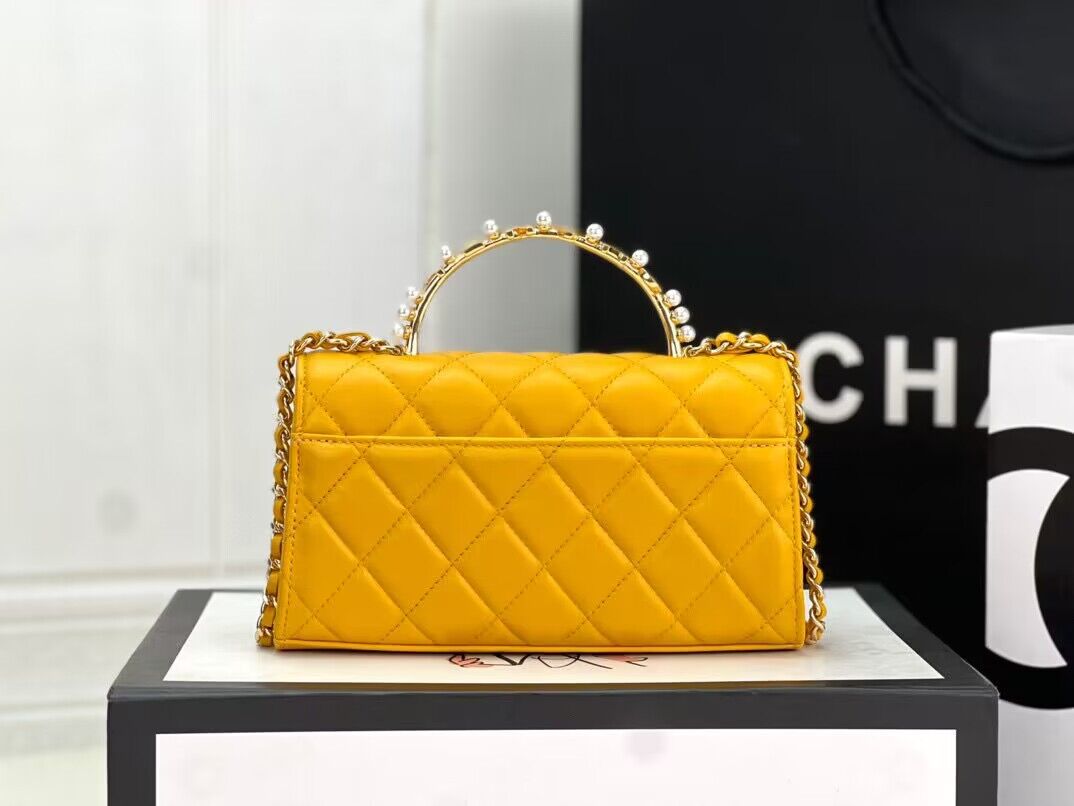 CHANEL 22B Kelly Pearl Top Handle Bag AP3562 Yellow CHANEL 22B Kelly Pearl Top Handle Bag AP3562 Yellow