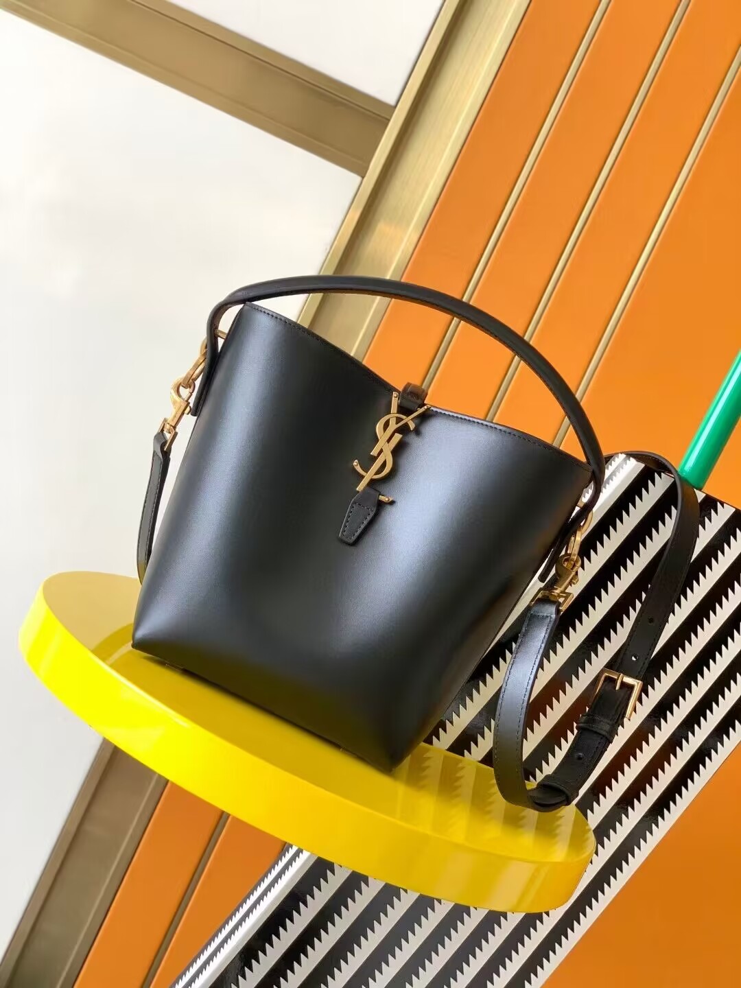 SAINT LAURENT LE 37 SMALL IN SHINY LEATHER 7490362 BLACK SAINT LAURENT LE 37 SMALL IN SHINY LEATHER 7490362 BLACK