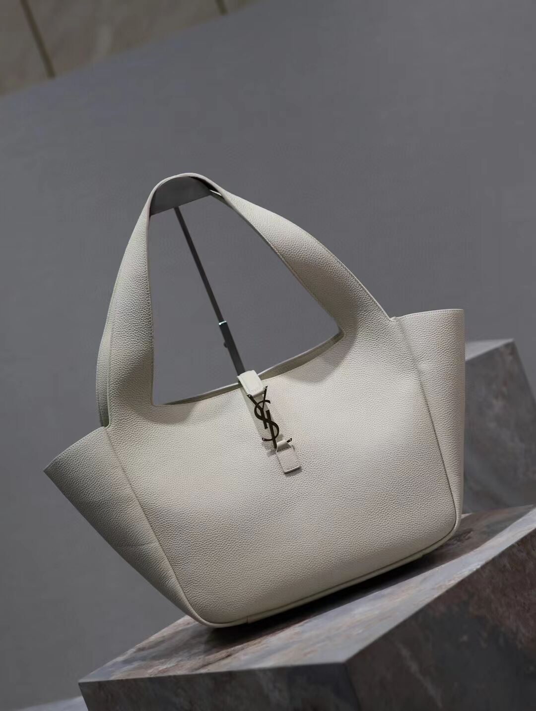 SAINT LAURENT BEA IN GRAINED LEATHER 763435 WHITE SAINT LAURENT BEA IN GRAINED LEATHER 763435 WHITE