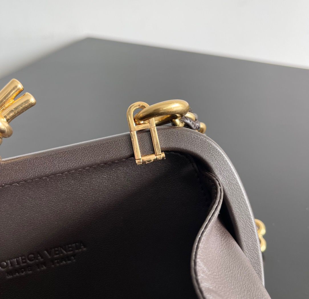 Bottega Veneta Knot Original Leather Chain Bag 717622 Fondant Bottega Veneta Knot Original Leather Chain Bag 717622 Fondant