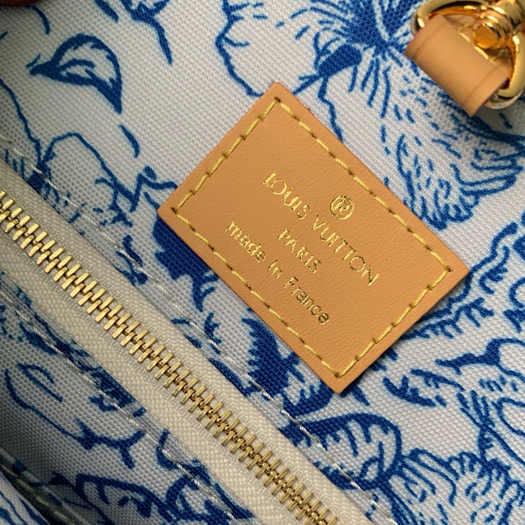 Louis Vuitton NEW OnTheGo MM M11262 Lagoon Blue Louis Vuitton NEW OnTheGo MM M11262 Lagoon Blue