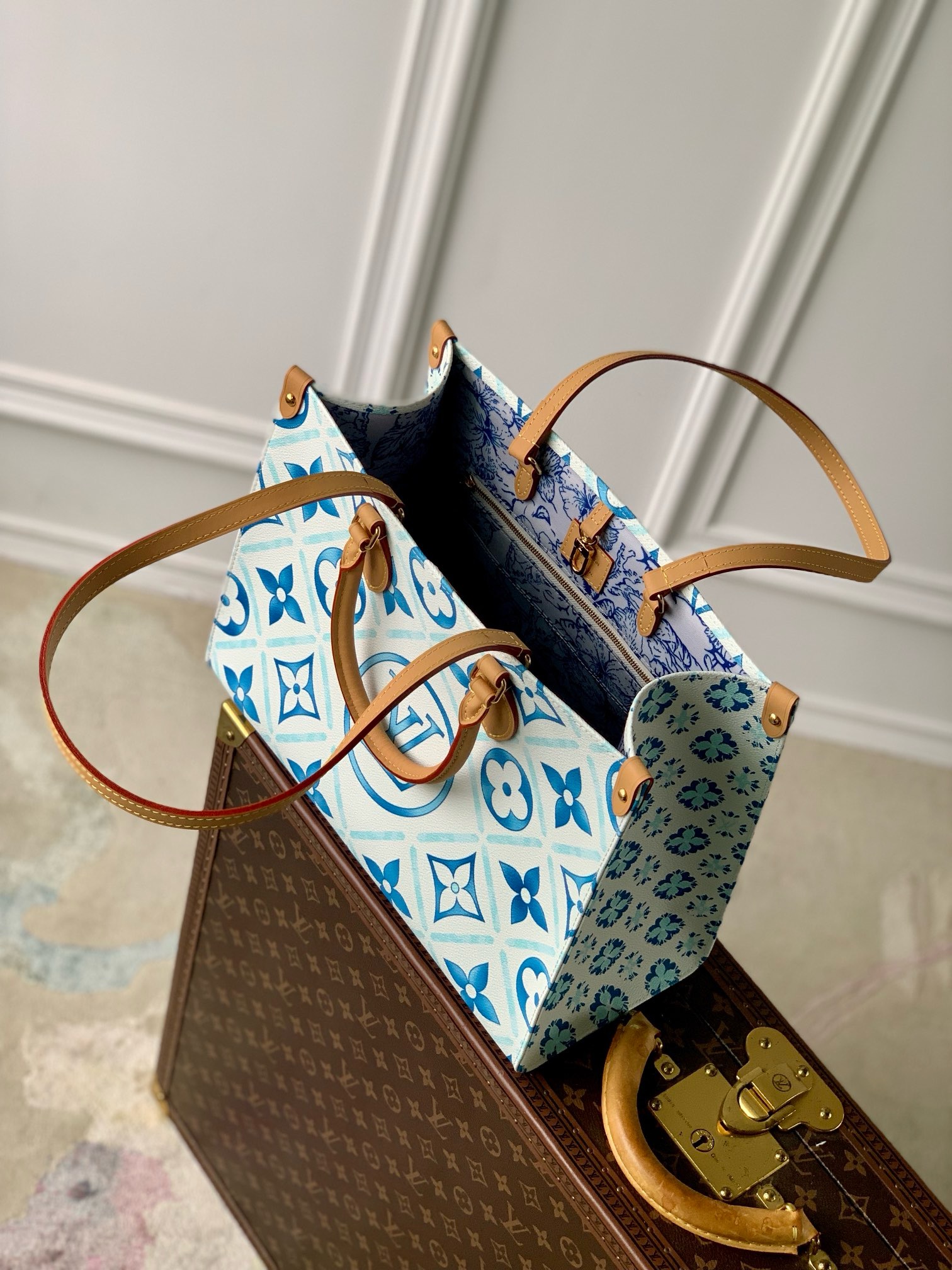 Louis Vuitton NEW OnTheGo MM M11262 Lagoon Blue Louis Vuitton NEW OnTheGo MM M11262 Lagoon Blue