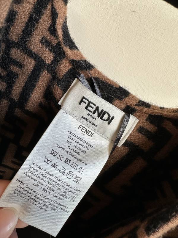 Fendi Cloak FDC00129 Fendi Cloak FDC00129