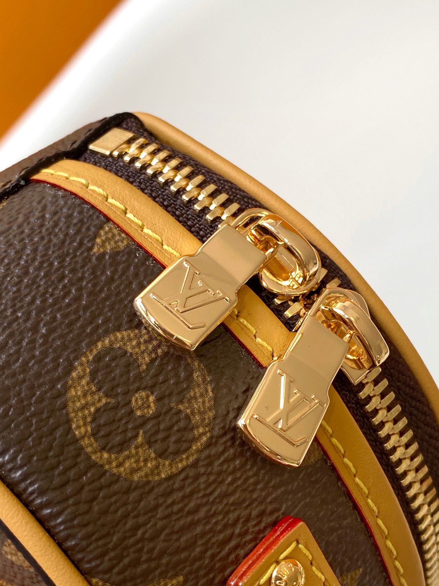 Louis Vuitton Original Monogram Canvas MINI BOITE CHAPEAU M44699 Louis Vuitton Original Monogram Canvas MINI BOITE CHAPEAU M44699