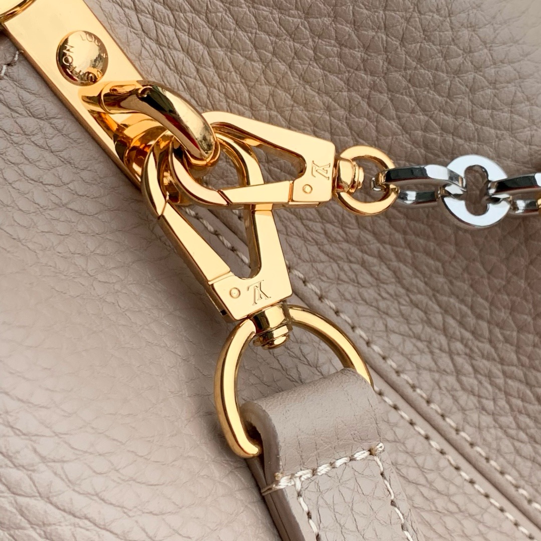 Louis Vuitton Capucines MM M12935 Galet Gray