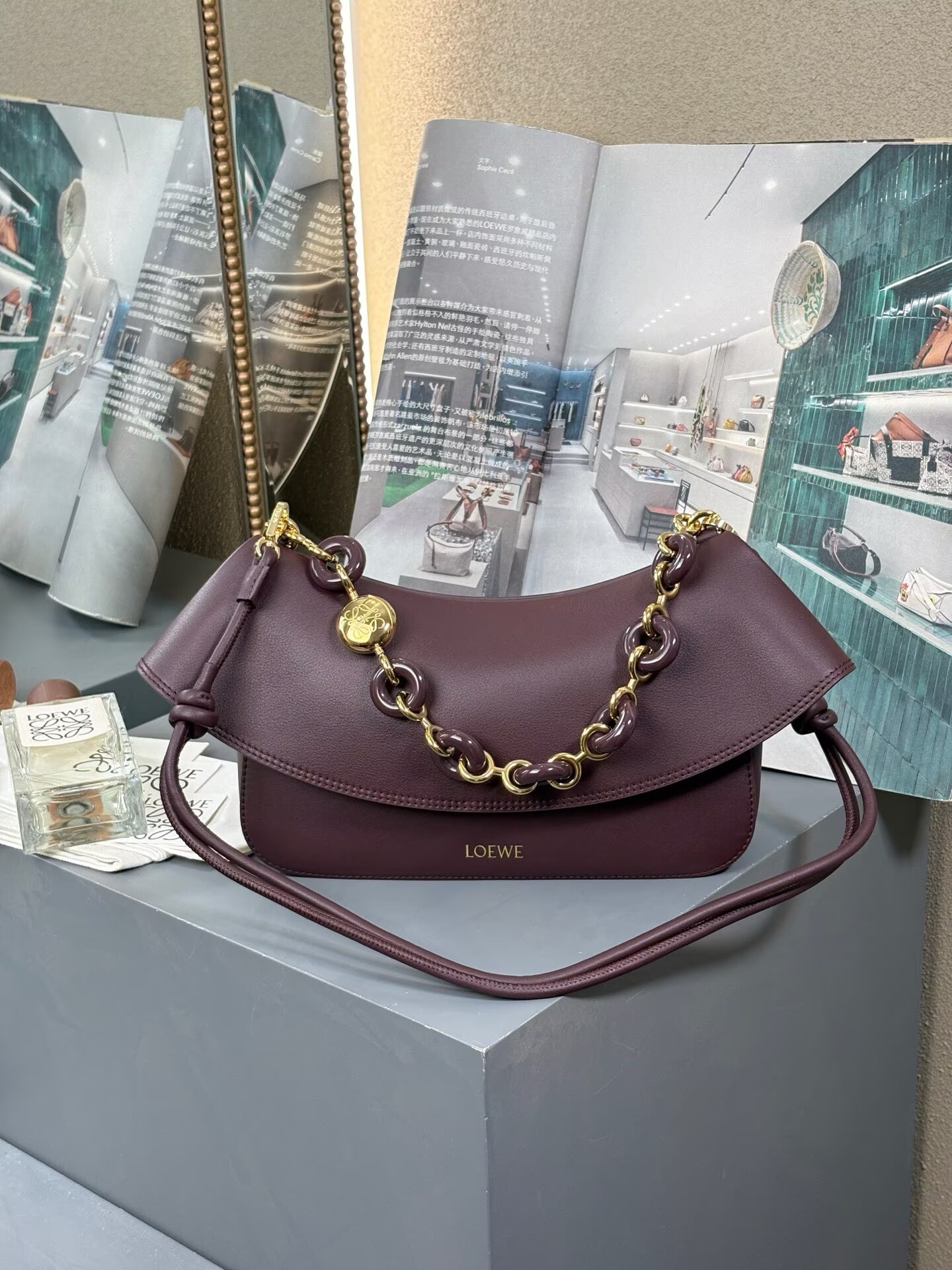 Loewe Ola Original Leather Fashion Handbag L53012 Wine Loewe Ola Original Leather Fashion Handbag L53012 Wine