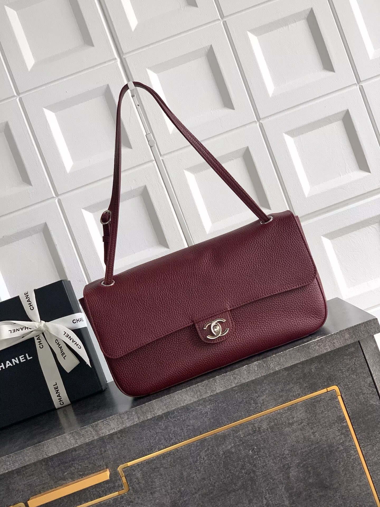 Chanel SPRING SUMMER 2026 MAXI FLAP BAG Grained Calfskin & Sliver-Tone Metal AS6231 Burgundy